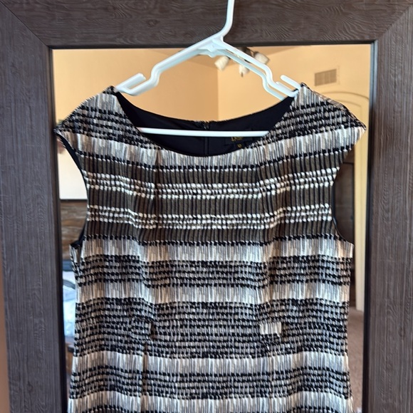 Elegant Black and White Striped Dress - Picture 2 of 4